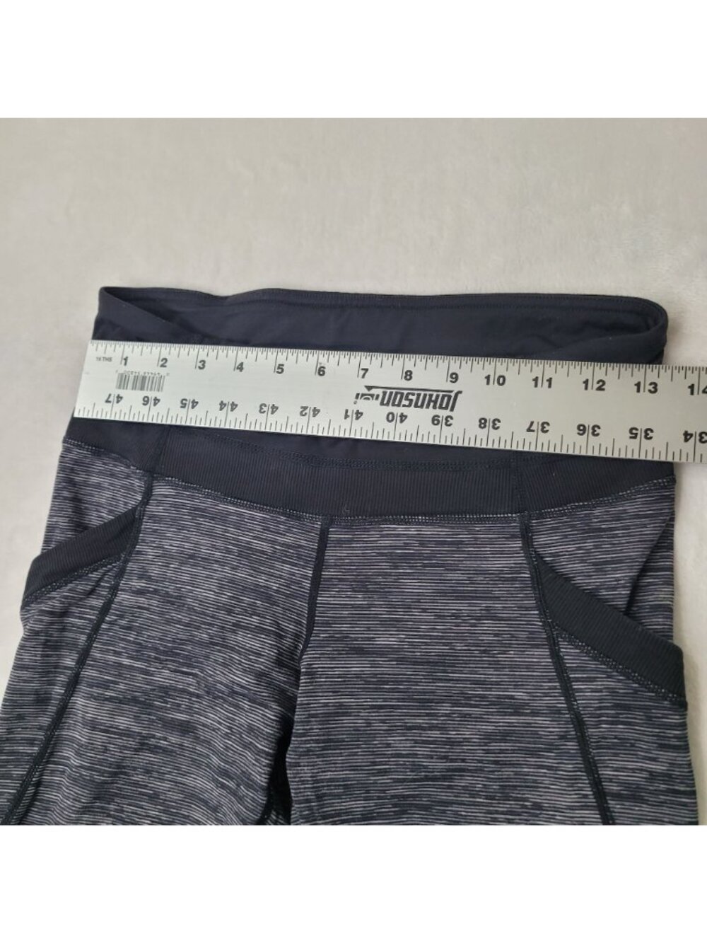 Lululemon Women's Black & Gray Cropped Leggings With Side Pockets Size 6 - Picture 7 of 10